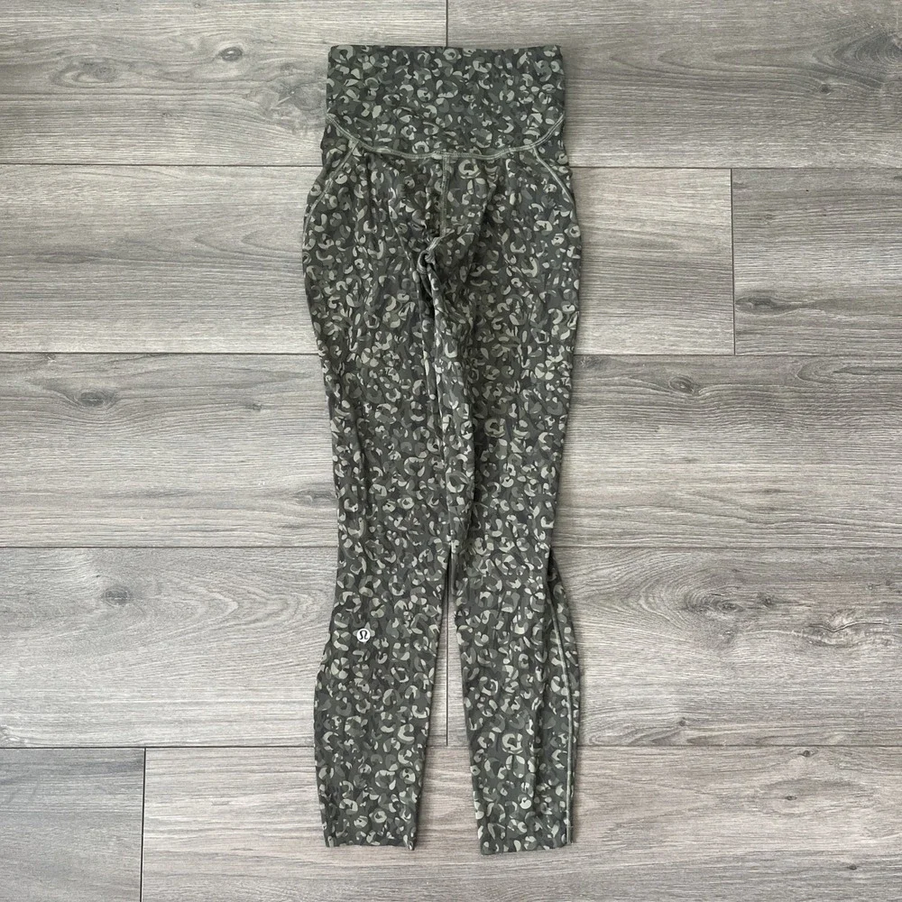 Lululemon Womens Sz 0 Leggings Compression Green Camo